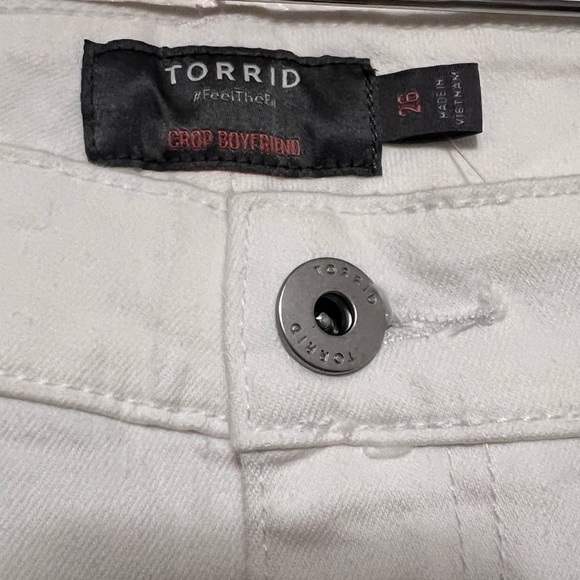 Torrid White Boyfriend Jeans BNWT Size 26 - Picture 4 of 7